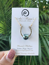 Load image into Gallery viewer, Kapuaʻihaolio Momi (Horseshoe)